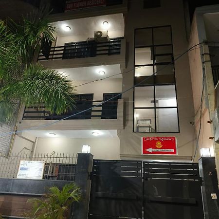 Play-Sunflower Omega-1 Couple Friendly Greater Noida Exterior foto